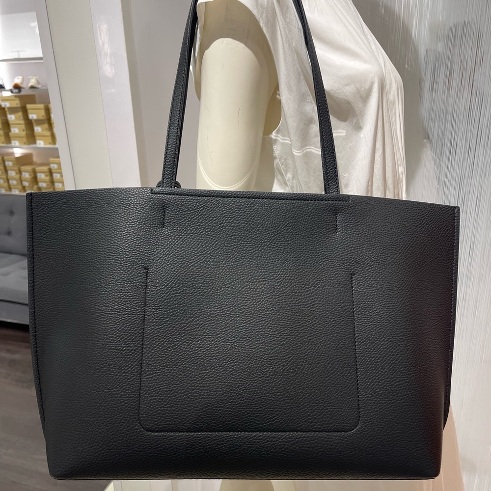 MICHAEL KORS
Evelyn Large EW Top Zip Shoulder Tote Bag 
Black 
NWT 

Live Style - Picture 7 of 16